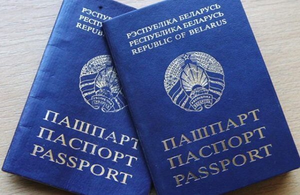 Граждане Беларуси не смогут получать загранпаспорта за границей
